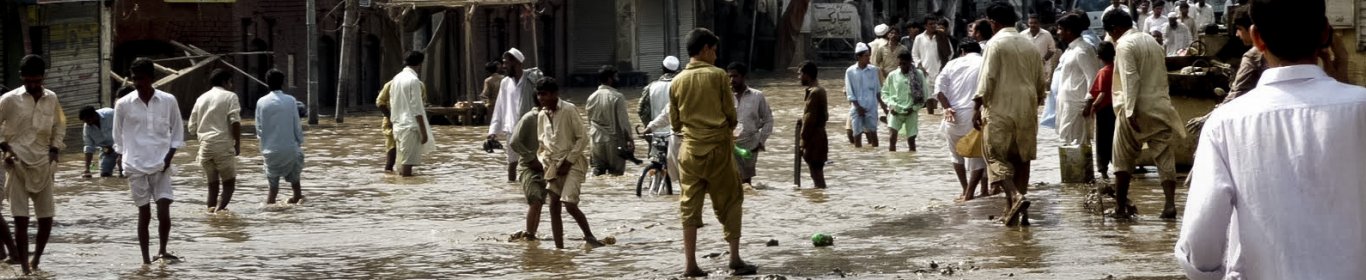 Les rues innondées de Nowshera, Pakistan