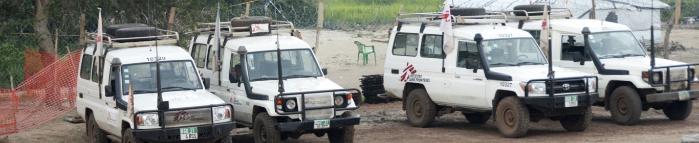 Voitures MSF dans le camp de Mingkaman au Soudan