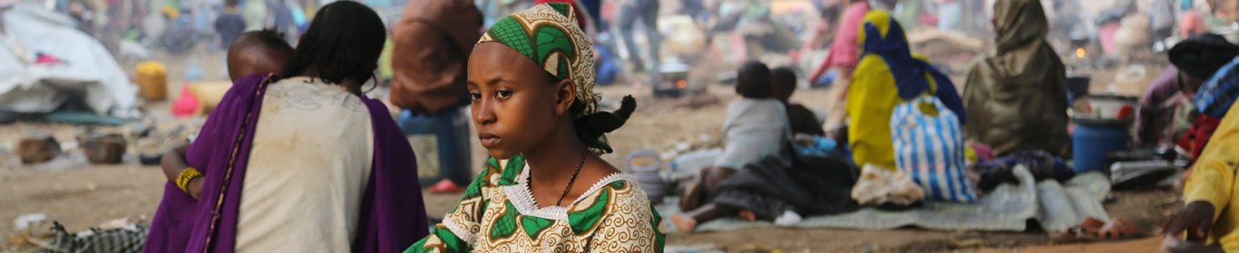 Des réfugiés attendent d'être transférés