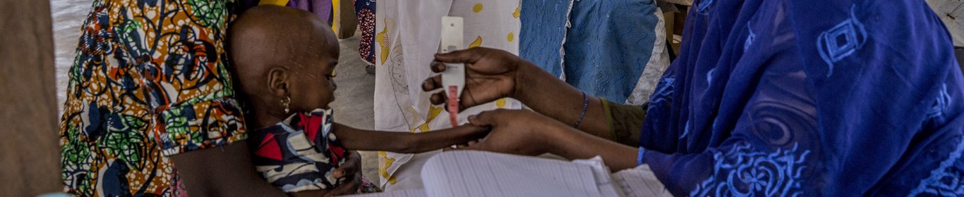 Consultation médicale dans le centre de soins de Diffa au Niger