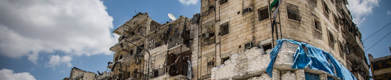 La façade d'un hôpital bombardé en avril 2016 à Alep-est, en Syrie