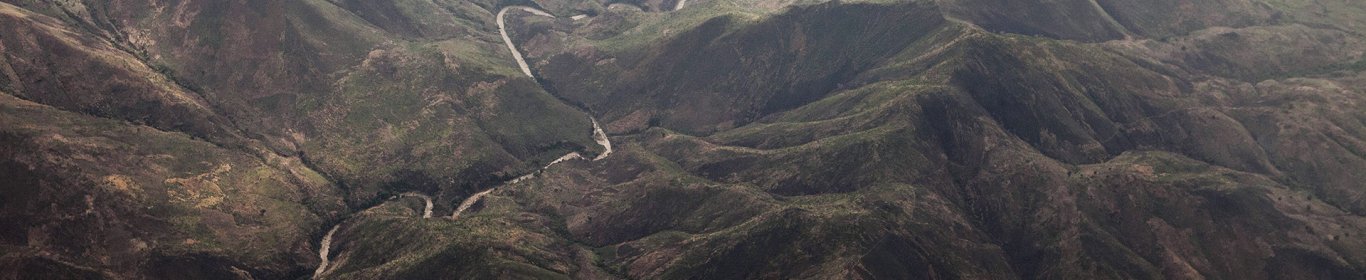 Vue aérienne des montagnes Ngomo entre les lacs Tanganika et Kivu, à la frontière entre le Congo, le Rwanda et le Burundi