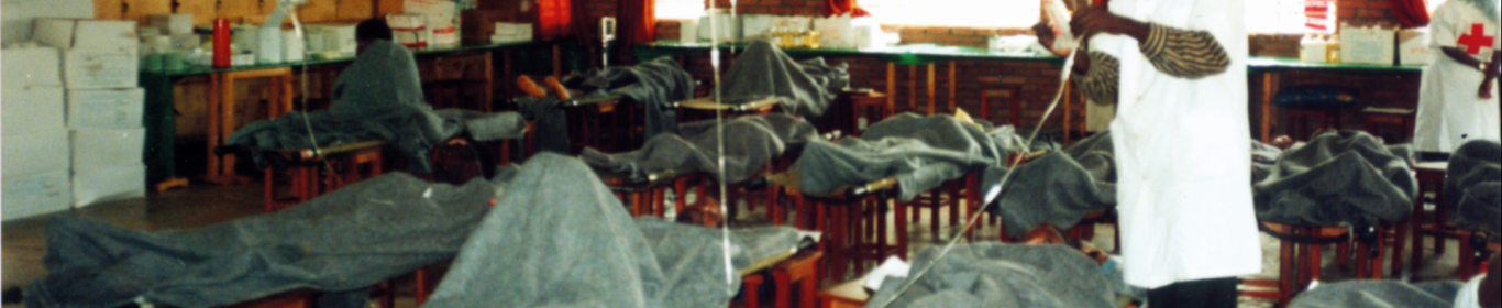 Avril 1994. Kigali. Unité d’hospitalisation de l’hôpital MSF-CICR installé dans un orphelinat tenu par des sœurs.