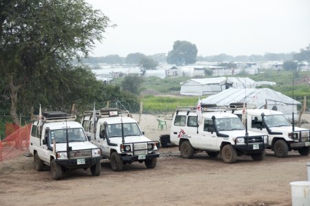 Voitures MSF dans le camp de Mingkaman au Soudan