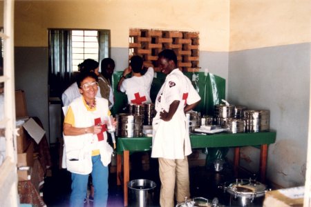 Avril 1994. Kigali. Stérilisation. Madeleine Boyer (infirmière anesthésiste).