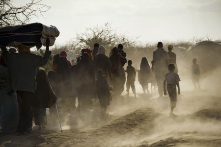 Des réfugiés somaliens arrivent au camp 