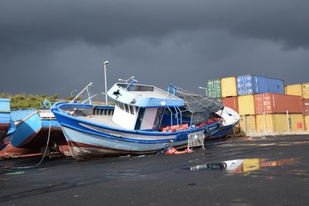 Boats transporting migrants are abandonned in Pozzallo port