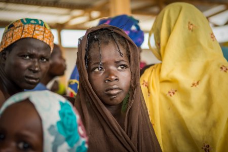 Jeune fille réfugiée nigérienne