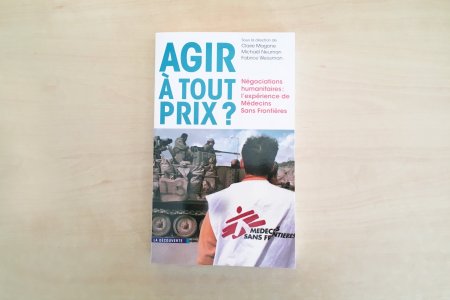 Couverture du livre Agir à tout prix? Négociations humanitaires: l'expérience de MSF