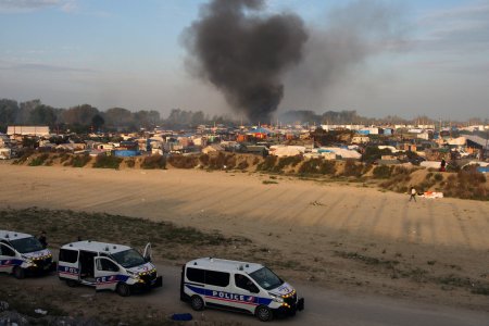 Démantèlement et évacuation de la jungle de Calais par les forces de police françaises