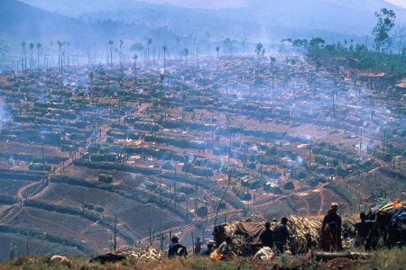 Vue d'un camp de réfugiés rwandais au Burundi