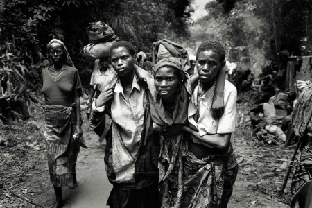 Réfugiés rwandais hutus dans le village de Biaro, en RDC, 1997