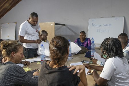 Intervention pour l'épidemie d'Ebola en Equateur, RDC par MSF. 