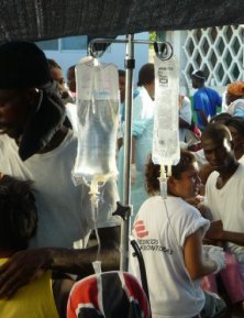 les équipes MSF traitent des patients atteints du choléra 